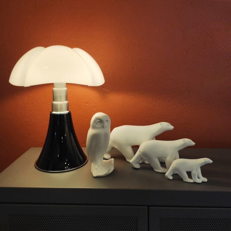 Instagram post from galerieuneviedereve. This post is in position 2.