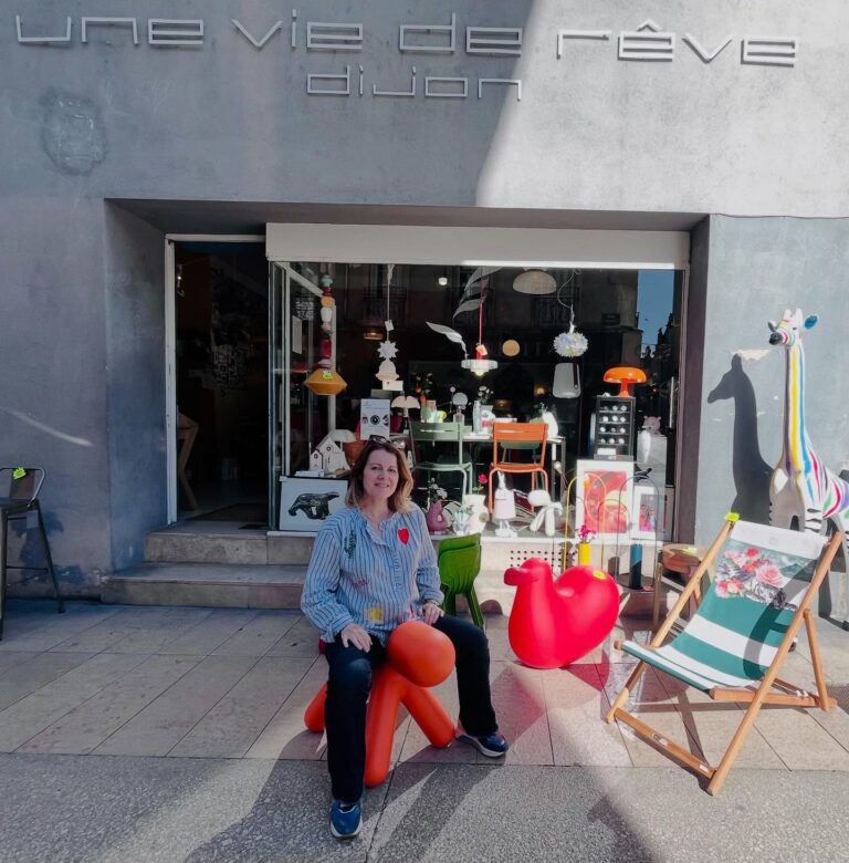 Instagram post from galerieuneviedereve. This post is in position 1.