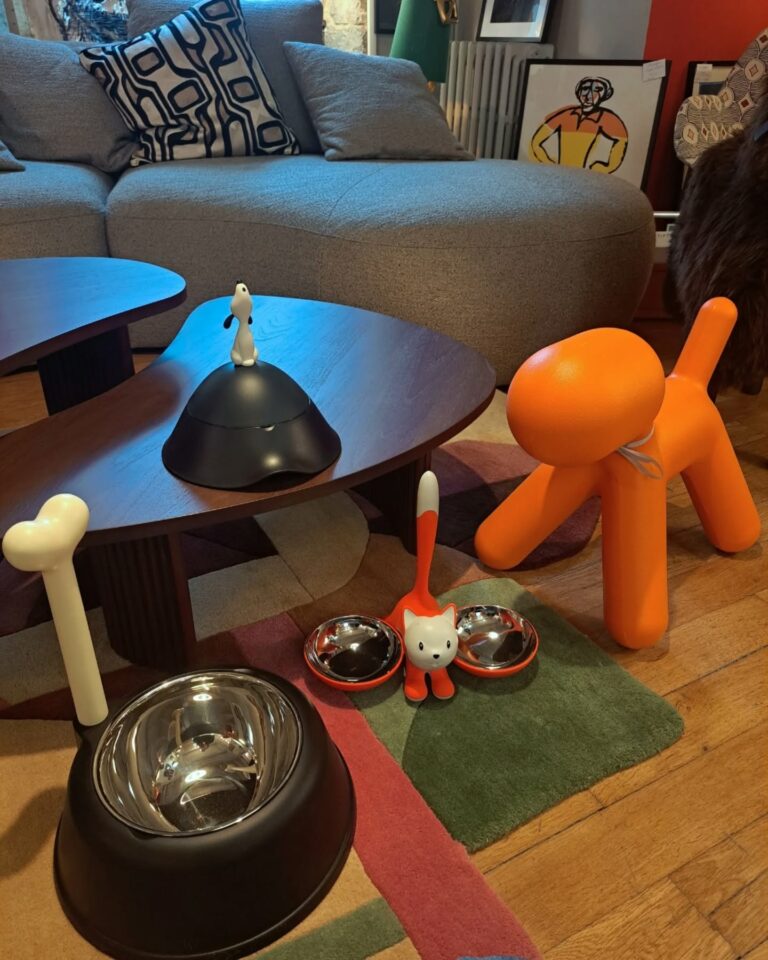Instagram post from galerieuneviedereve. This post is in position 3.